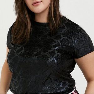 NWT/NWOT Torrid Black Snakeskin Print Velvet High Neck Tee